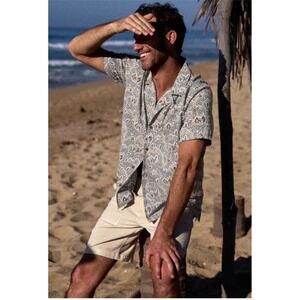 OuterKnown BBQ Shirt Mens XL Beige Abstract Camp Short Sleeve Driftwood Beach‎